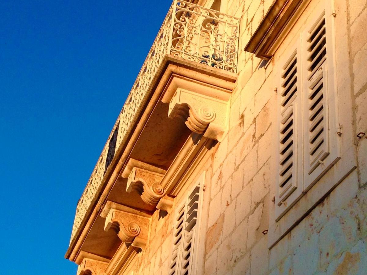 Palazzo Di Toma Apartment Milna  Exterior photo
